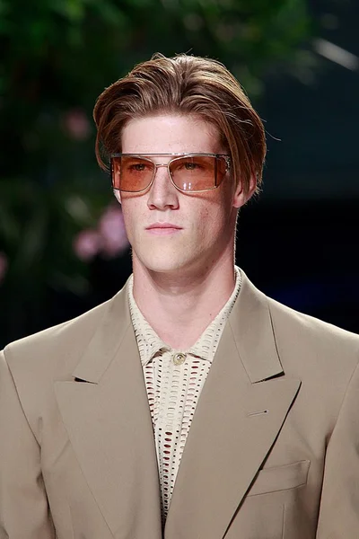 Look 14